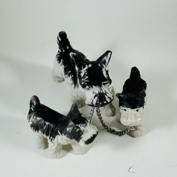Little Scottie Dog Vintage figurines with 2 pups on leashes. Kitsch Porcelain - Picture 2 of 6